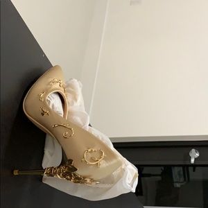 Women gold Heels brand new never used